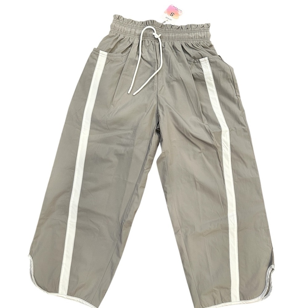 Amazon Women's Gray Wide Leg Pants with White Stripes Size Small NWT